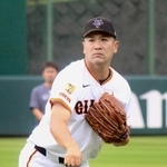 　キャッチボールで調整する巨人・田中将＝川崎市のジャイアンツ球場