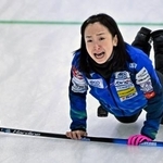 　プレーオフのフォルティウス戦、指示を出すロコ・ソラーレの藤沢＝稚内市みどりスポーツパーク