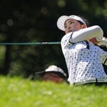 　第２ラウンド、１８番でティーショットを放つ山下美夢有。通算８アンダーで１４位＝ＴＰＣリバースベンド（共同）
