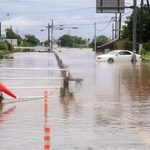 　大雨により冠水した熊本市の道路＝８月１１日
