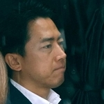 　地元の支援者との会合を終えた小泉農相＝１３日午前、神奈川県横須賀市