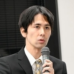 　記者会見する北海道寿都町議の大串伸吾氏＝１３日午後、寿都町