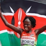 　女子マラソンで優勝したペレス・ジェプチルチル＝国立競技場
