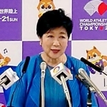　記者会見する東京都の小池百合子知事＝１２日、東京都庁