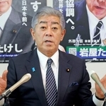 　大分県別府市で記者会見する岩屋外相＝１４日午後