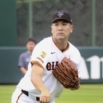　１２日、キャッチボールで調整する巨人・田中将＝川崎市のジャイアンツ球場