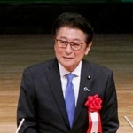　福岡県筑後市で開かれた会合で発言する自民党の松山政司参院議員会長＝１４日午後