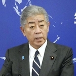 　記者会見する岩屋外相＝１２日、外務省