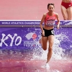 　女子３０００メートル障害予選　力走する斎藤みう＝国立競技場