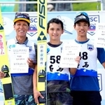 　男子で優勝した内藤智文（中央）。左は２位の葛西紀明、右は３位の成田絆＝白馬ジャンプ競技場