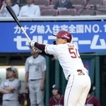 　１２回楽天無死、小郷が右中間にサヨナラ本塁打を放つ＝楽天モバイルパーク