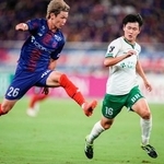 　ＦＣ東京-東京Ｖ　後半、先制ゴールを決めるＦＣ東京・長倉（左）＝味スタ