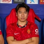 　エスパニョール戦の試合前、ベンチに腰掛けるマジョルカの浅野拓磨＝１５日、バルセロナ（ゲッティ＝共同）