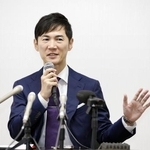 　記者会見する前広島県安芸高田市長の石丸伸二氏＝１６日午前、東京都港区