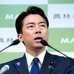 　閣議後、記者会見する小泉農相＝１６日午前、農水省