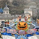 　東京ディズニーシーで報道陣に公開された「ディズニー・ハロウィーン」のプログラム＝１６日午後、千葉県浦安市