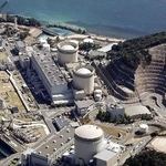 　関西電力美浜原発。手前から３号機、２号機、１号機＝３月、福井県美浜町