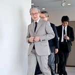 　オーナー会議を終えた巨人の山口寿一オーナー＝１７日、東京都内