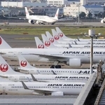 　羽田空港に駐機する日航機＝２０２０年１０月