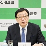 　定例記者会見をする石油連盟の木藤俊一会長＝１８日午後、東京都千代田区