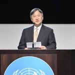 　国連大学創立５０周年の記念式典で、あいさつされる天皇陛下＝１８日午後、東京都渋谷区（代表撮影）