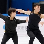 　公式練習で調整するペアのリョム・テオク（左）、ハン・クムチョル組＝１８日、北京（共同）