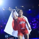 　世界レスリングの女子６２キロ級で初優勝を果たした元木咲良＝１８日、ザグレブ（ゲッティ＝共同）