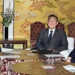 　会談に臨む（左から）立憲民主党の野田代表、自民党総裁の石破首相、公明党の斉藤代表＝１９日正午、国会
