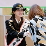 　神奈川県警中原署の一日署長に就任した潮紗理菜さん＝１９日午後、川崎市