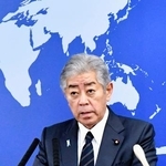 　記者会見する岩屋外相＝１９日午後、外務省