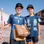 　第４戦で２位の葛西優奈（左）と８位の妹春香＝バルディフィエメ（共同）