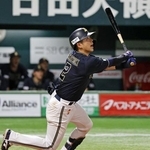 　４回オリックス１死一、二塁、若月が右越えに３ランを放つ＝みずほペイペイドーム