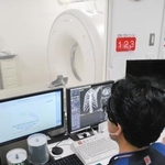 　物価高で維持管理費が上がっている医療機器＝２日、東京都世田谷区の世田谷北部病院