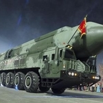 　２０２３年７月、北朝鮮の軍事パレードに登場したＩＣＢＭ「火星１８」＝平壌（朝鮮中央通信＝共同）