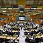　ニューヨークの国連本部で開かれたパレスチナ問題の解決を目指す第１回国際会議＝７月（国連提供）