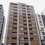 　「ケアラボ」が入るビル＝２０２４年６月、大阪市