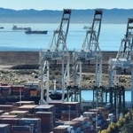 　米カリフォルニア州の貿易港＝２０２２年（ゲッティ＝共同）