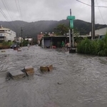 　２３日、台湾東部・花蓮県でせき止め湖から水があふれ浸水した地域（中央通信社＝共同）