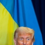 　２３日、ニューヨークで、ウクライナのゼレンスキー大統領と会談したトランプ米大統領（ゲッティ＝共同）