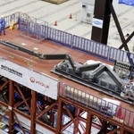 　東京電力福島第１原発２号機で溶融核燃料（デブリ）の採取に使う予定のロボットアーム＝２０２２年７月、福島県楢葉町