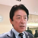 　ロンドンで取材に応じる日本ラグビー協会の土田雅人会長＝２５日（共同）