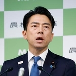 　記者会見する小泉農相。自民党総裁選での配信動画に対するコメント投稿要請を巡り陳謝した＝２６日午前、農水省