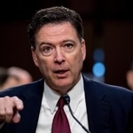 　米上院情報特別委員会の公聴会で発言するコミー元ＦＢＩ長官＝２０１７年６月、ワシントン（ＡＰ＝共同）
