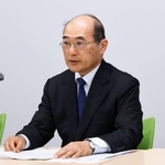 　授業料の値上げについて記者会見する名古屋工業大の小畑誠学長＝２６日午後、名古屋市