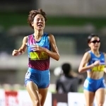 　女子１万メートル　５位でゴールした伊沢菜々花＝維新みらいふスタジアム