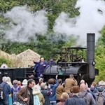 　２６日、英中部シルドンを走る２００年前のモデルを再現した蒸気機関車（共同）