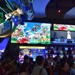 　セガの最新作「ソニックレーシング　クロスワールド」の体験コーナー＝２７日午前、千葉市の幕張メッセ