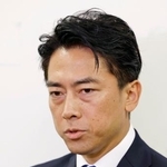 　記者団の取材に応じ、自民党総裁選の配信動画へのコメント投稿問題について答えた小泉農相＝２７日午後、東京都港区