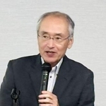 　カビ由来の成分を使った薬剤について説明するティムスの蓮見恵司会長＝２５日、東京都渋谷区（同社提供）