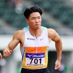 　男子１００メートルで優勝した小池祐貴＝維新みらいふスタジアム